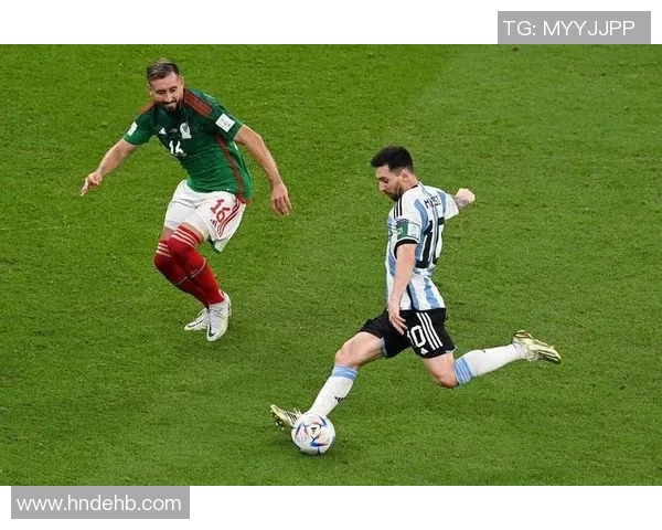 足球明星速度比拼精彩瞬间展现球场魅力与激情的视觉盛宴