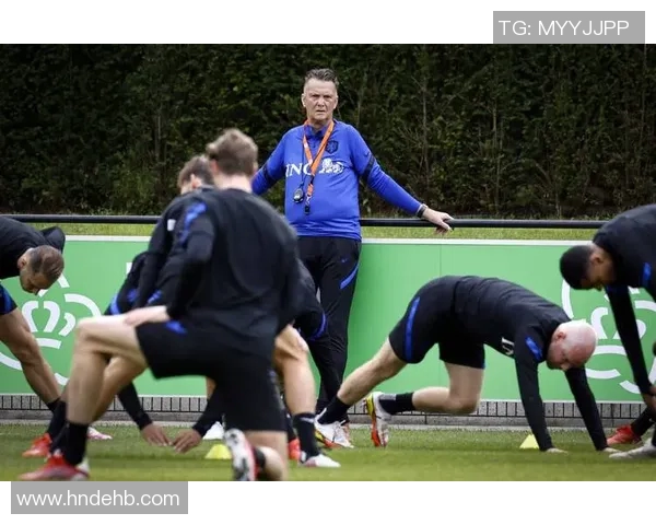 荷兰足球明星携手推出限量版打火机点燃激情与梦想